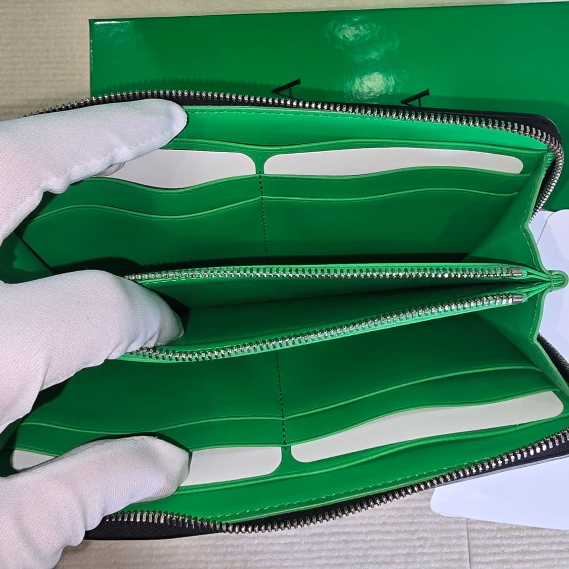 [중고/정품] 보테가 베네타 인트레치아토 지퍼 어라운드 지갑 블랙/그래스 상품이미지9