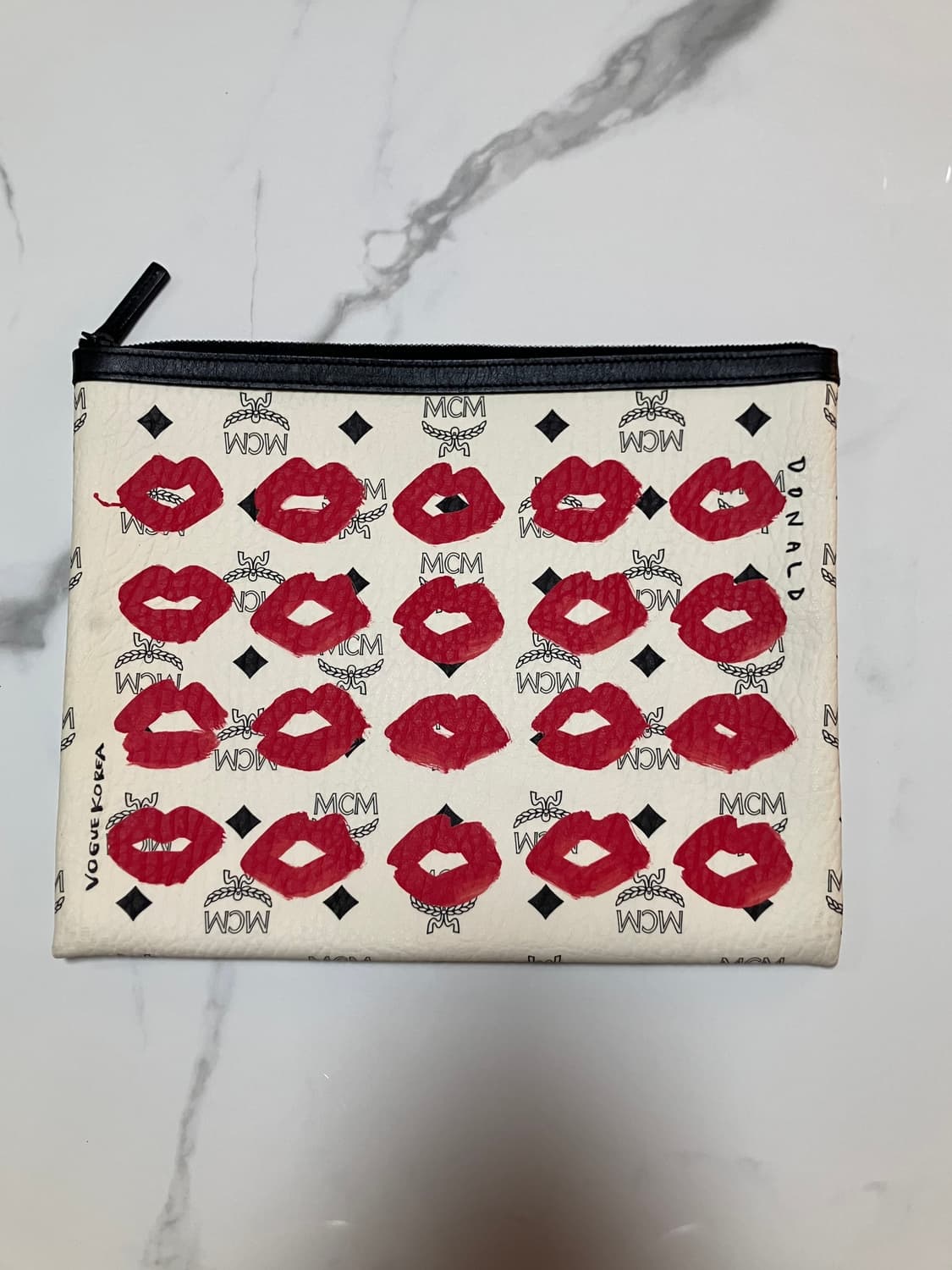 MCM x Vogue 한정판 가죽 클러치 백 파우치 상품이미지1