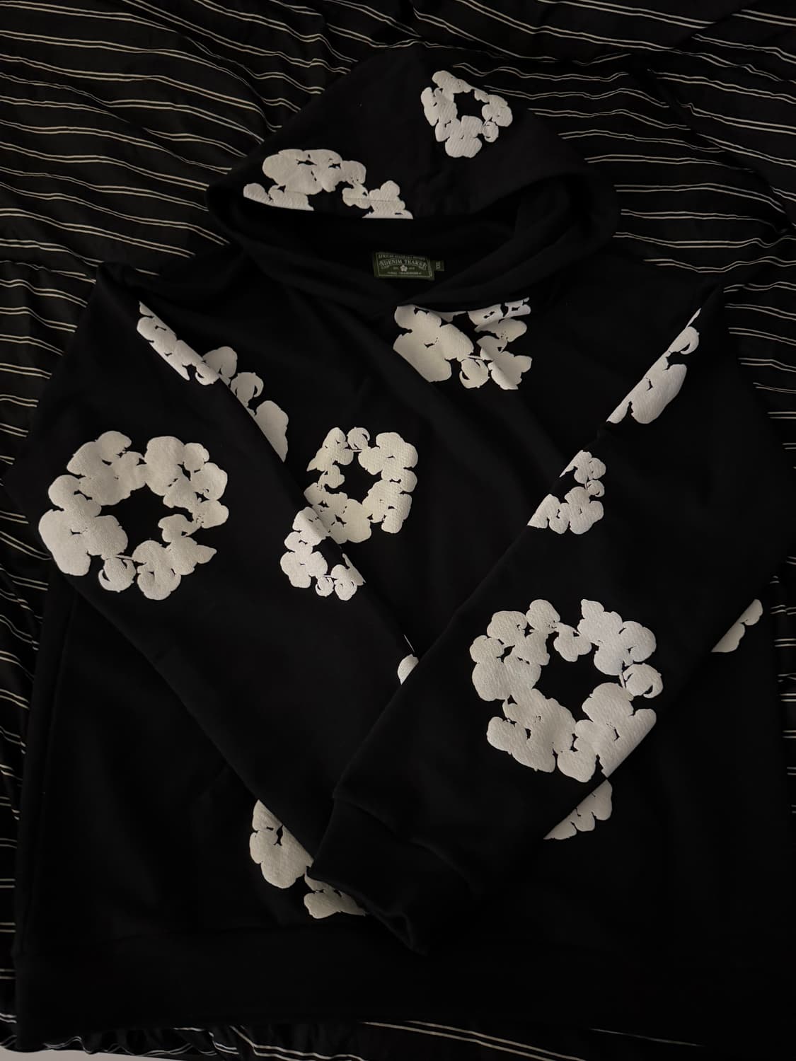 데님티어스 블랙 후드티 상품이미지1