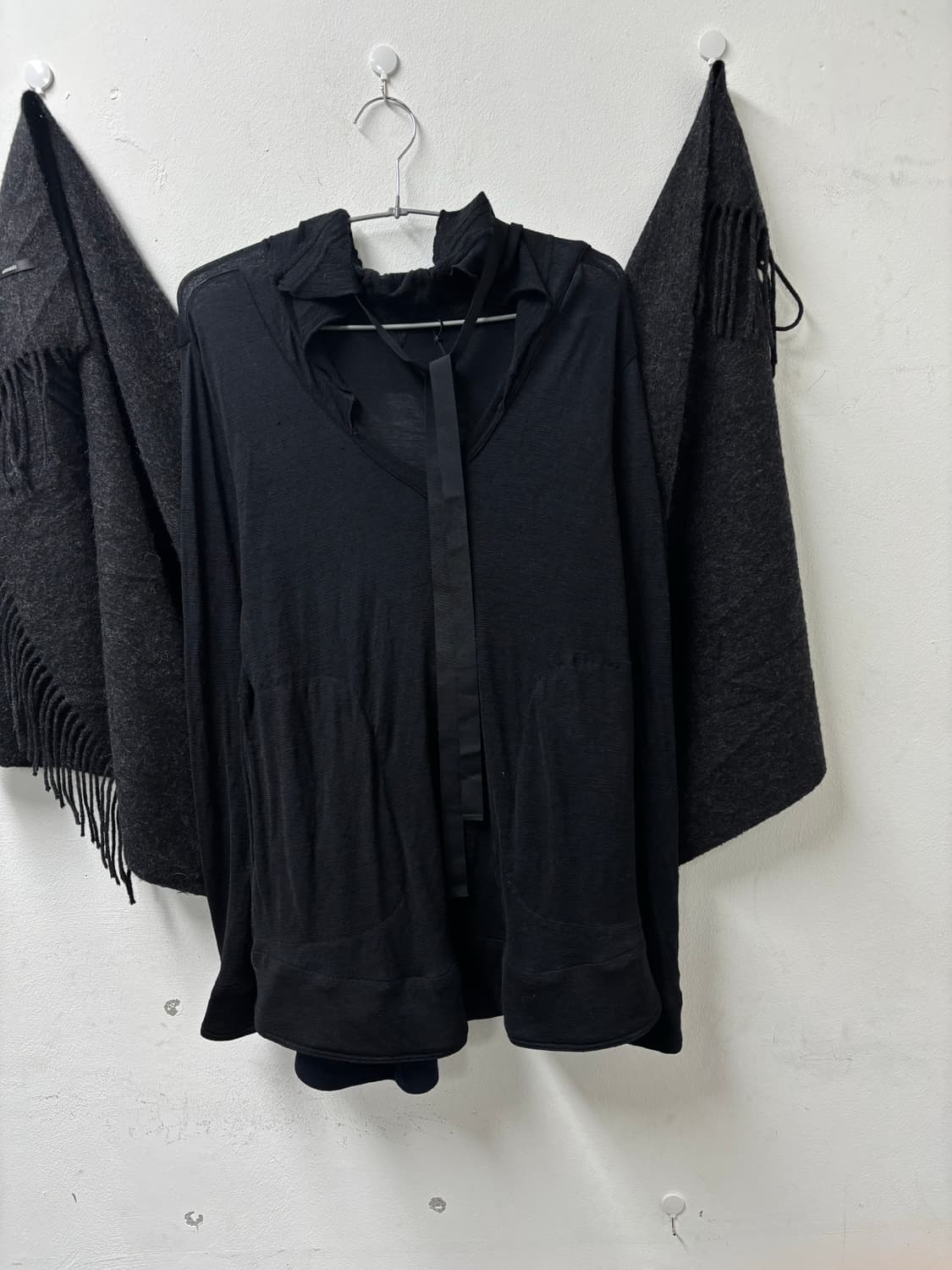 “Vintage” loose fit Black V Neck sleeve 상품이미지6