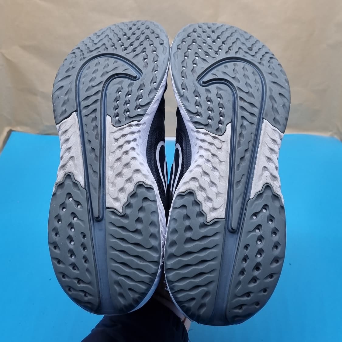 나이키 레전드 리액트2 런닝화240 상품이미지3