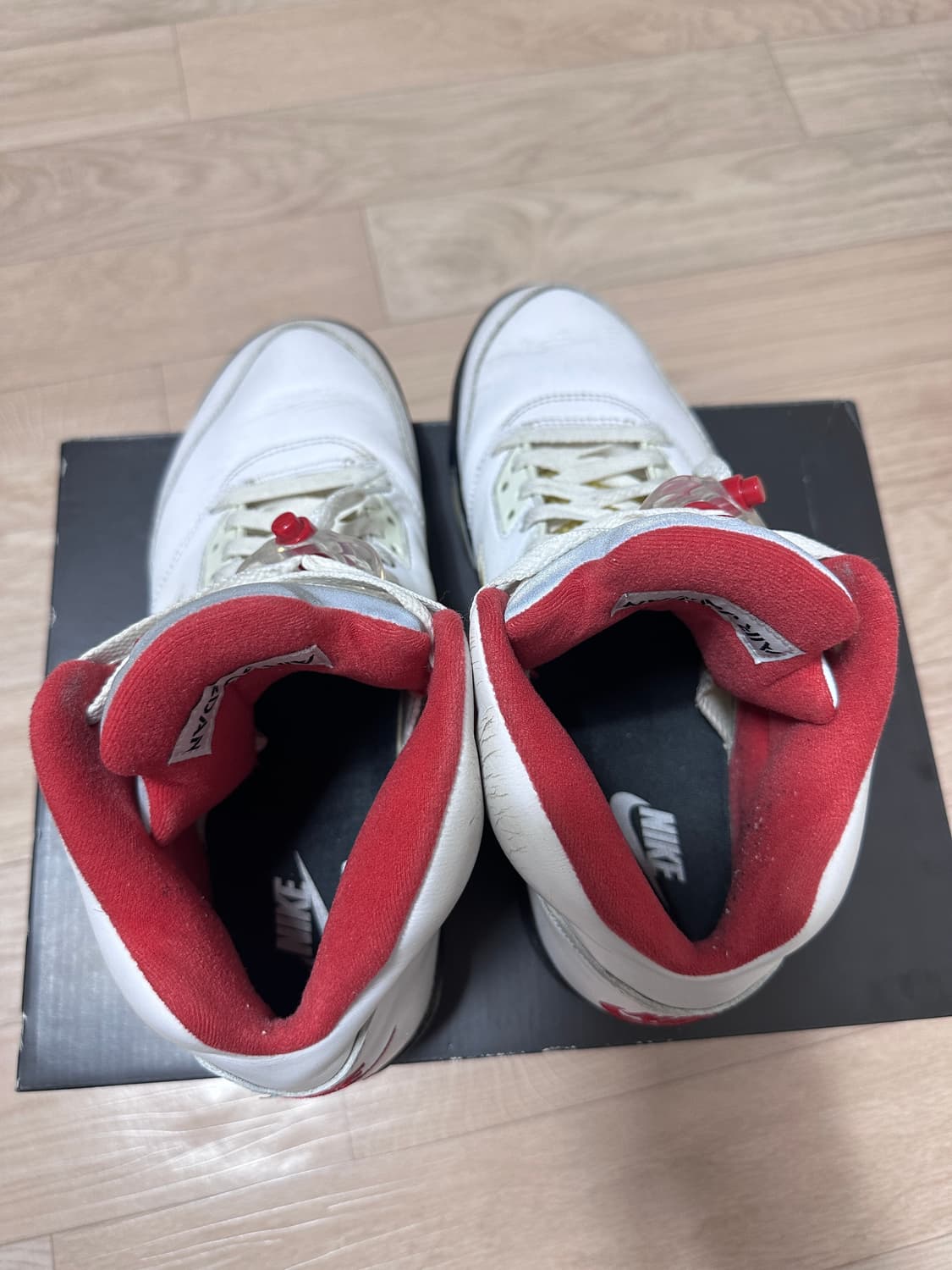 [285]조던5 레트로 파이어 레드 실버 텅 상품이미지4