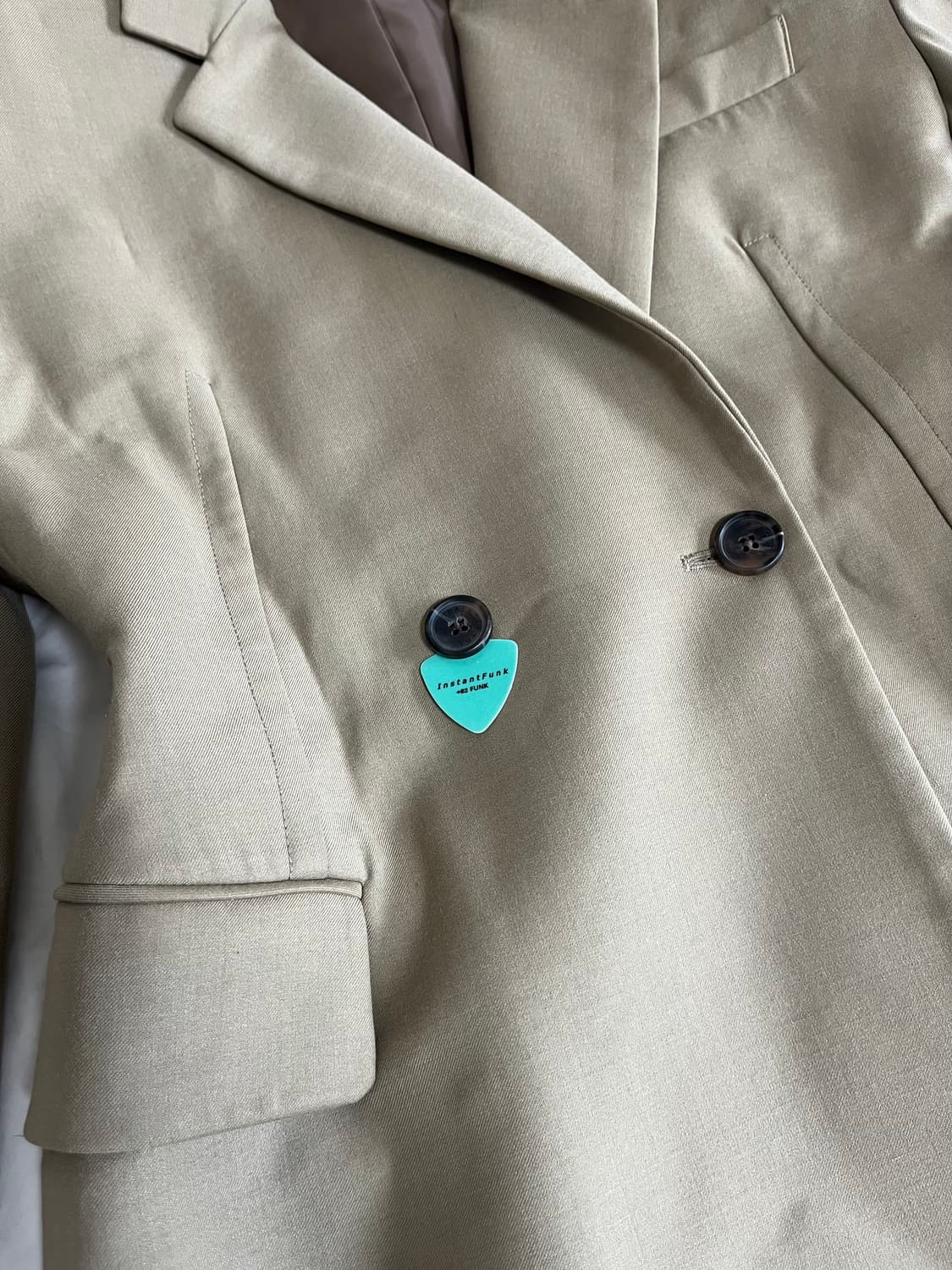 인스턴트펑크 베이지 오버숄더 더블 자켓 상품이미지4