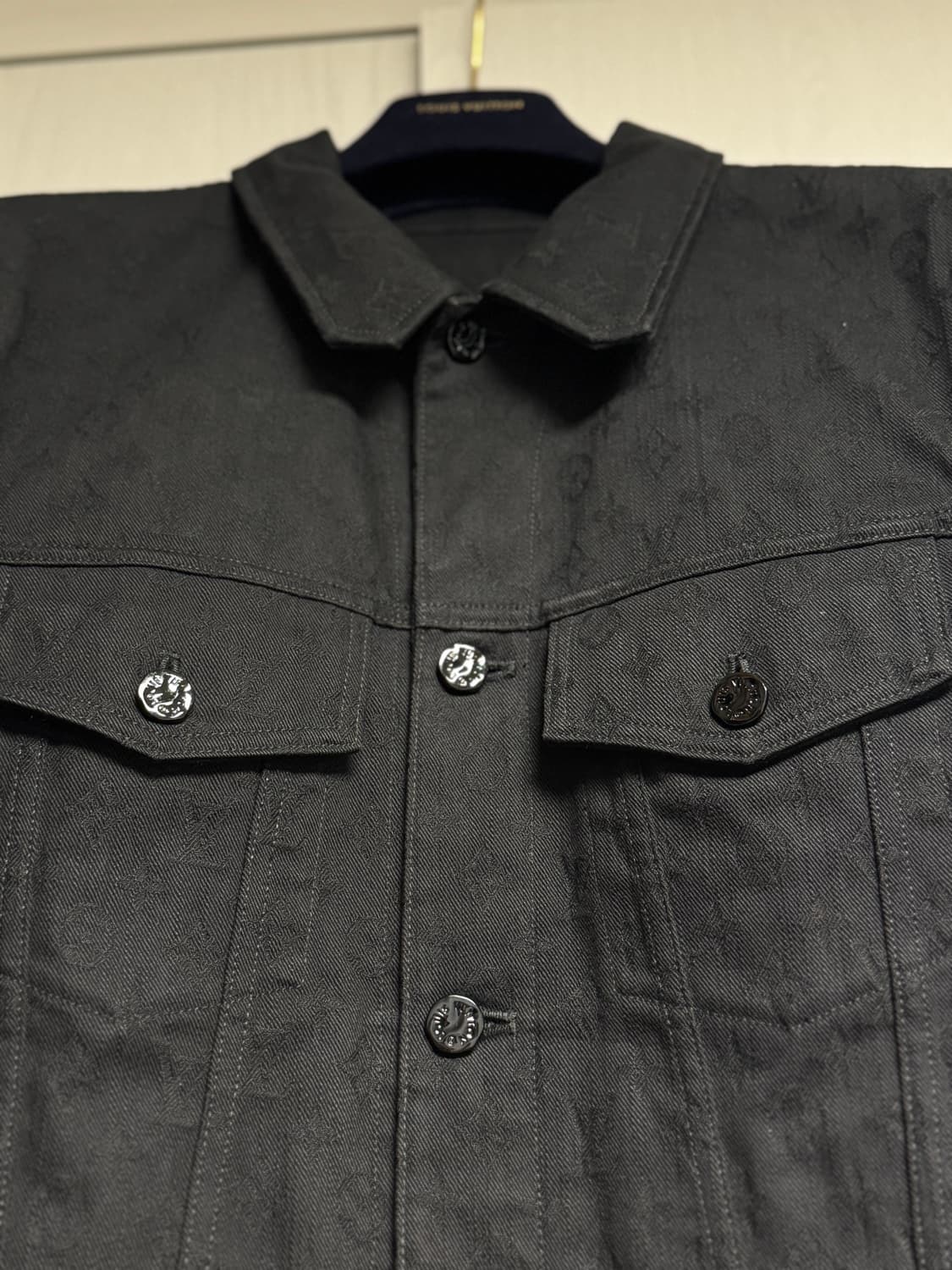 루이비통 모노그램 흑청 데님 자켓 블랙 48 사이즈 상품이미지5