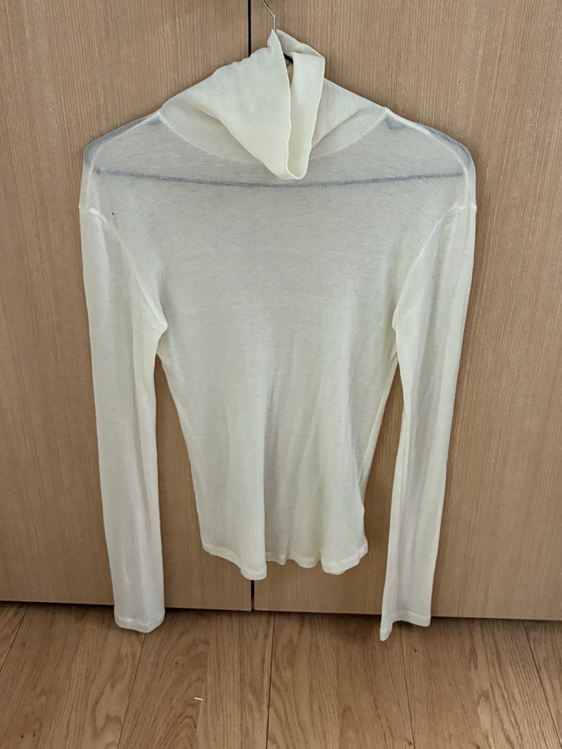 르 le 울 터틀넥 탑 에크루 컬러 상품이미지2