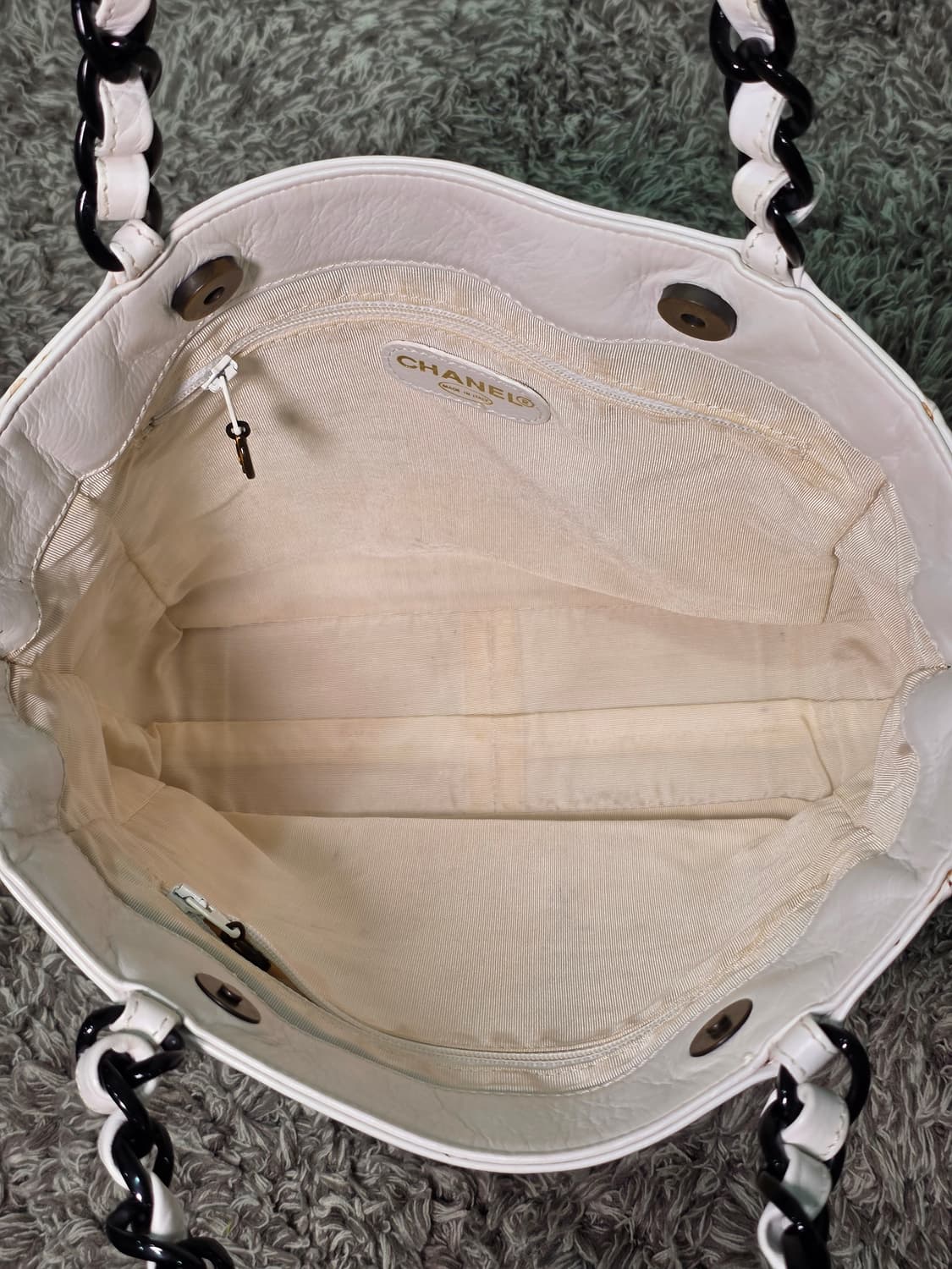 샤넬 램스킨 화이트 빅 cc 아크릴 체인숄더백 상품이미지10