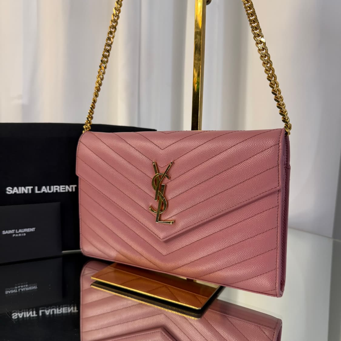 A+ / 생로랑 모노그램 마틀라세 엔벨로프 카산드라 체인 크로스백 377 상품이미지2