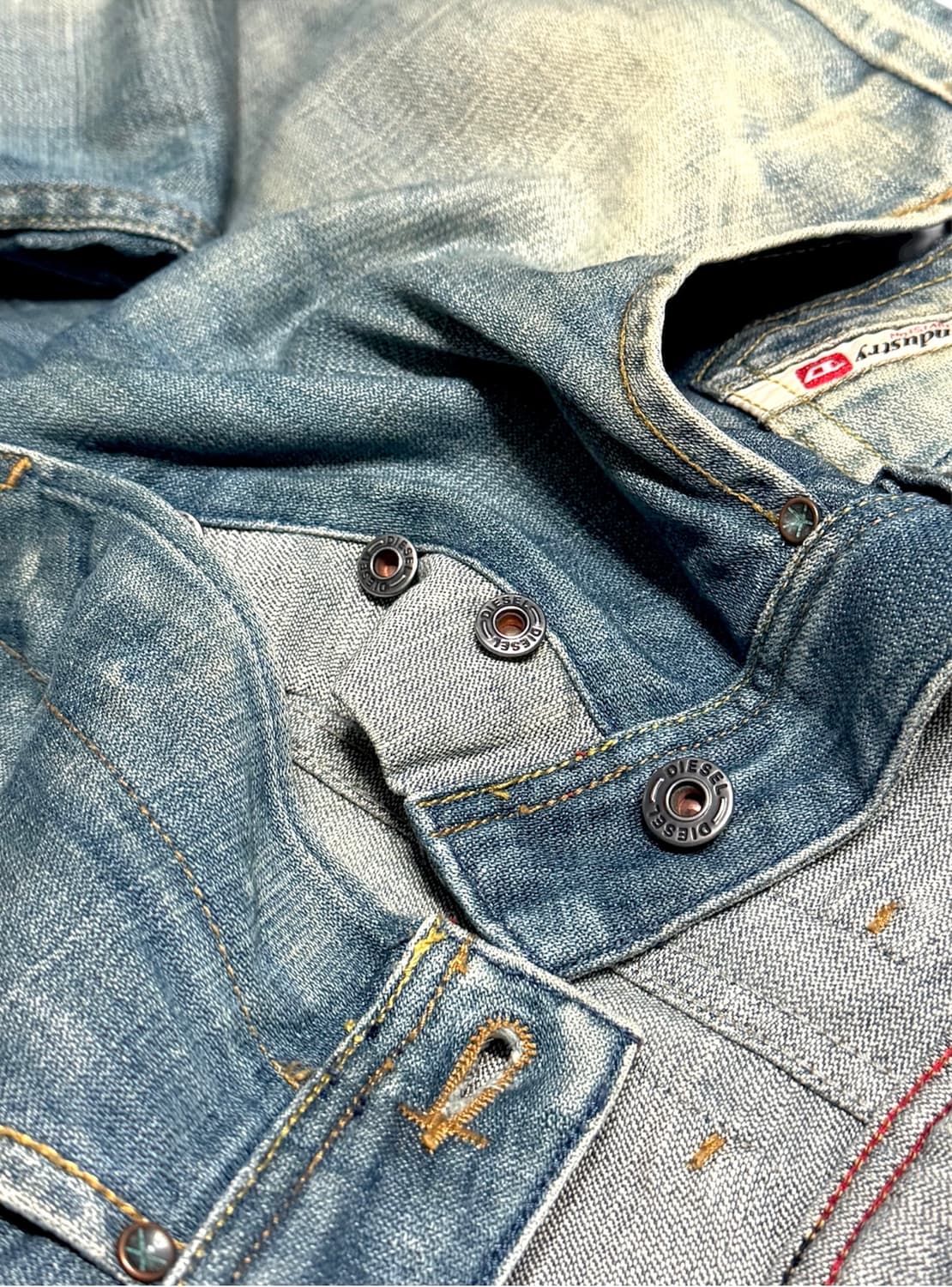 Diesel Classic Fit Bootcut Jeans (Italy) 상품이미지2