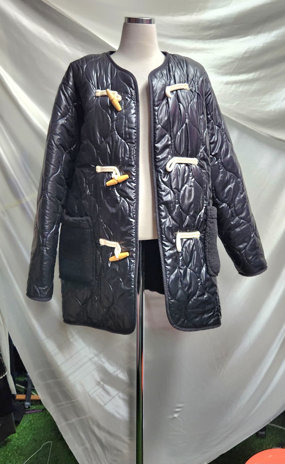 블랙 토글 퀼팅 점퍼🖤 퍼포켓 포인트로 감성 한스푼 상품이미지8