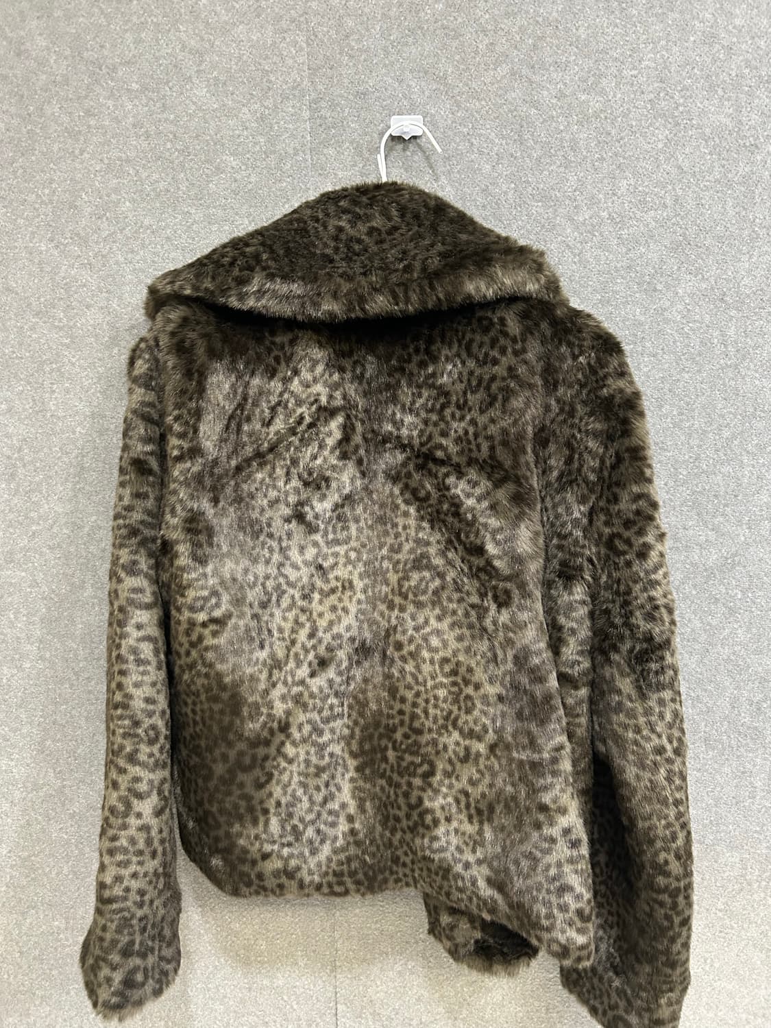 아베크롬비 레오파드 퍼자켓 정가 35만원 상품이미지2