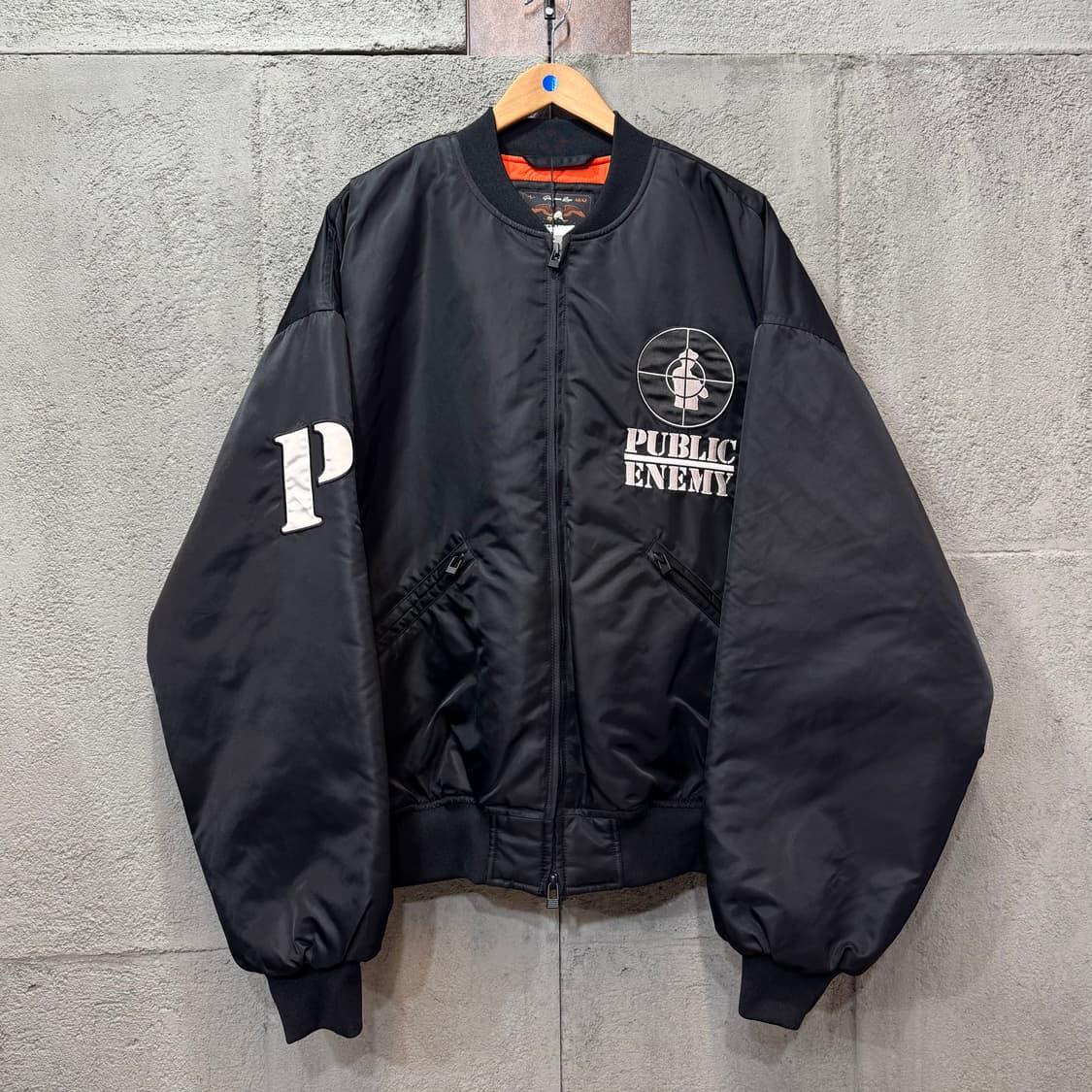 듀테로 x 유니버셜 뮤직 퍼블릭 에너미 봄버 자켓 (L)   상품이미지3