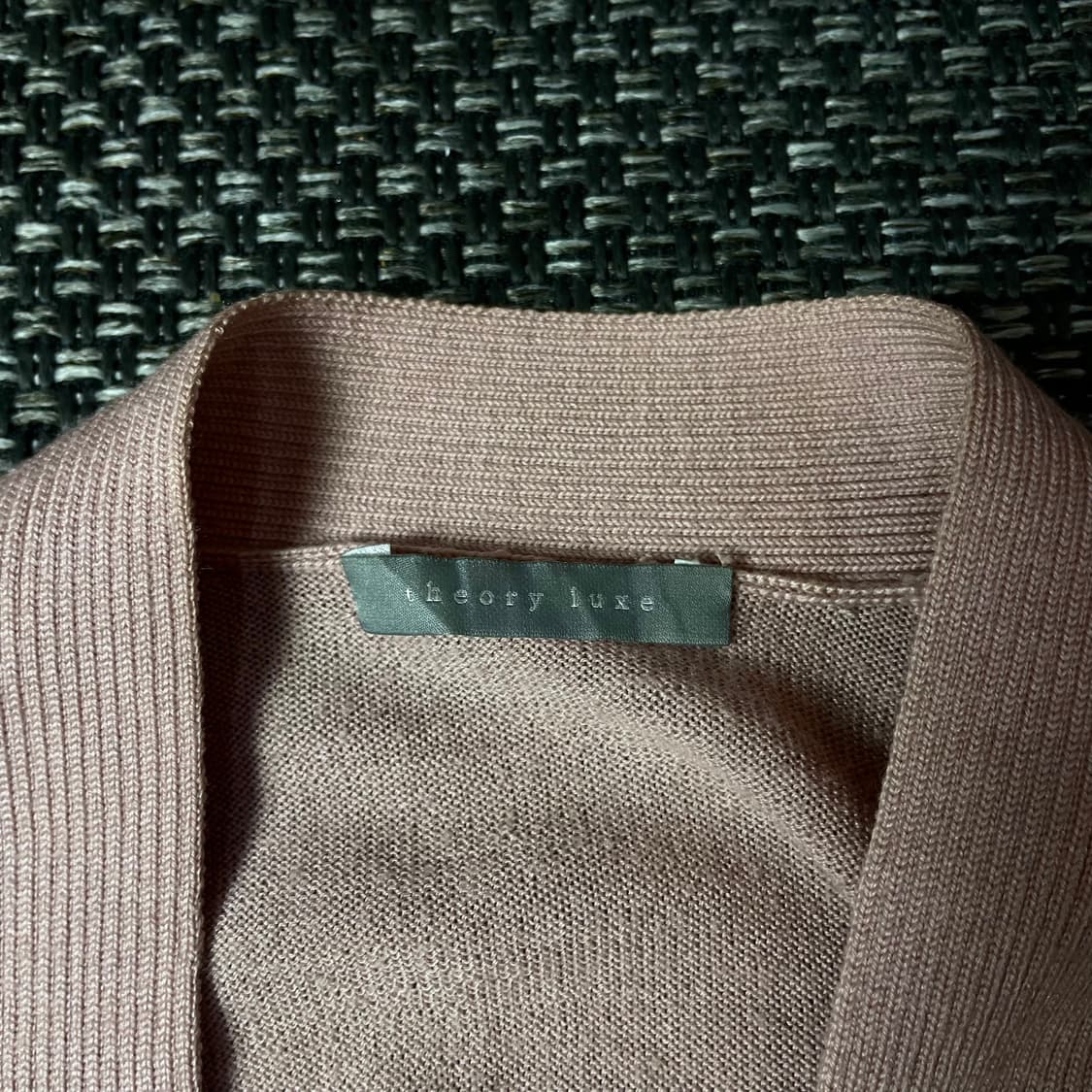 띠어리 연핑크 투포켓 니트 긴팔 가디건 상품이미지5