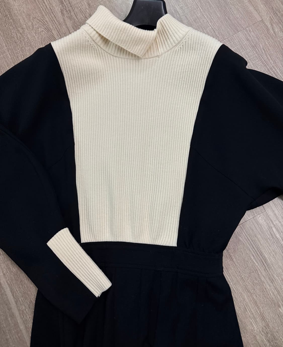 [시스템] 19FW 백 플리츠 니트 원피스 (SY1J9WDR621W) 상품이미지1