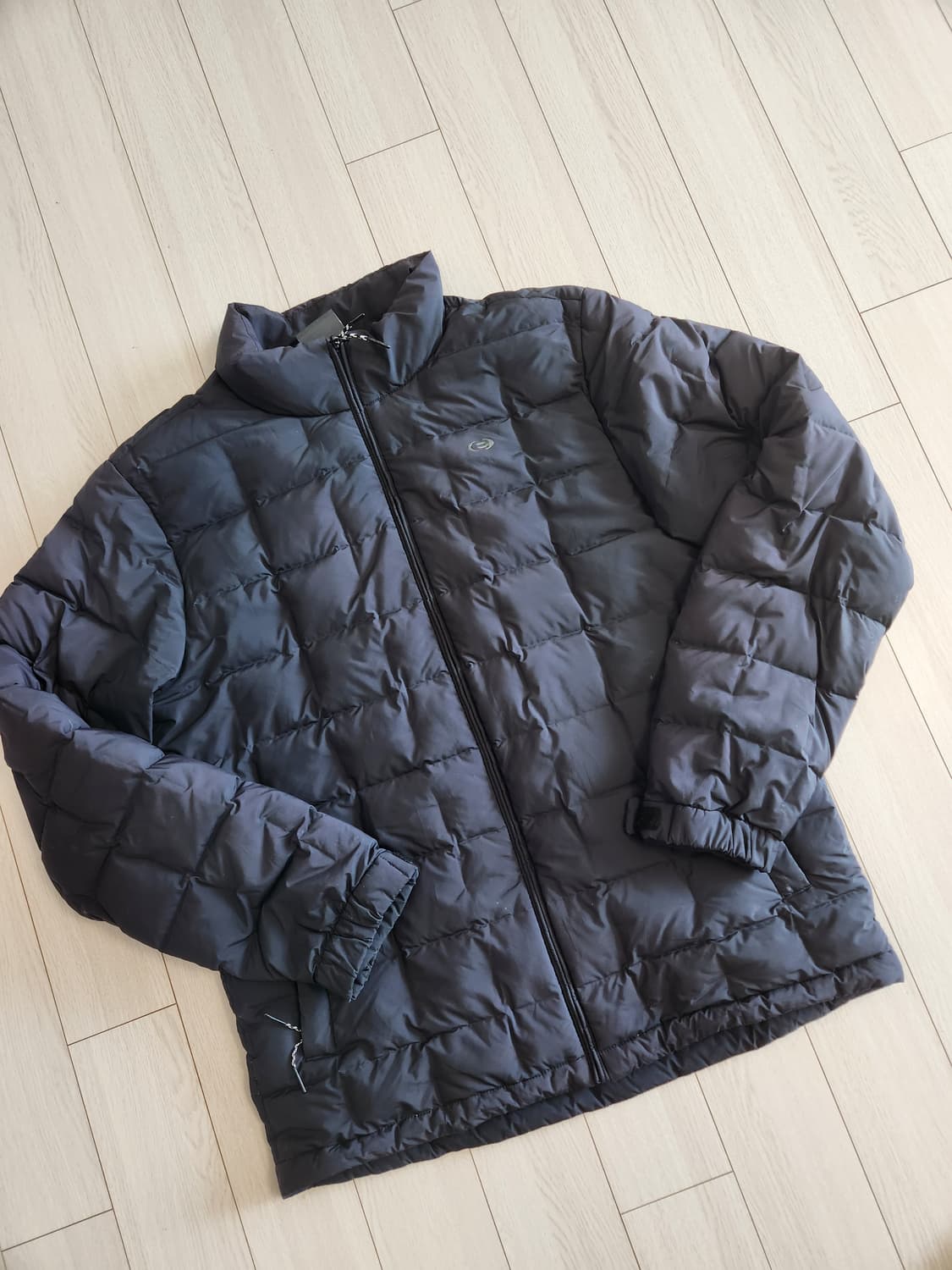 아이더 경량 구스다운패딩 사이즈100(L)

여기저기 사용감 있어서 싸게 상품이미지1