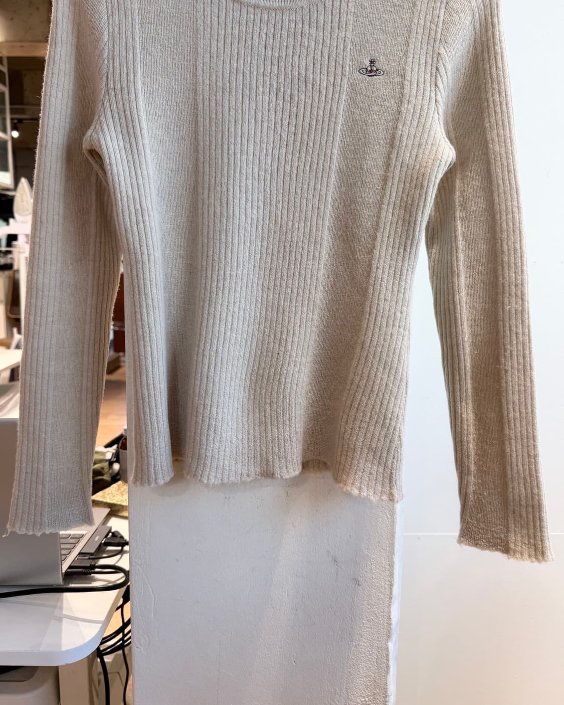 비비안 웨스트우드 레드라벨 베이지 orb자수 니트  상품이미지6