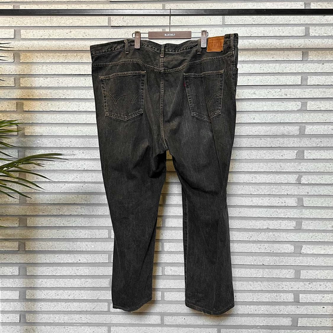 에드윈 503 흑청 워싱 데님 팬츠 레귤러핏 디테일 차콜 상품이미지3