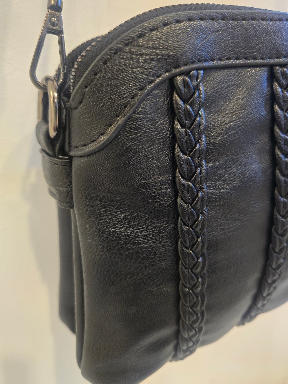 블랙가죽 꼬임 크로스백 상품이미지6