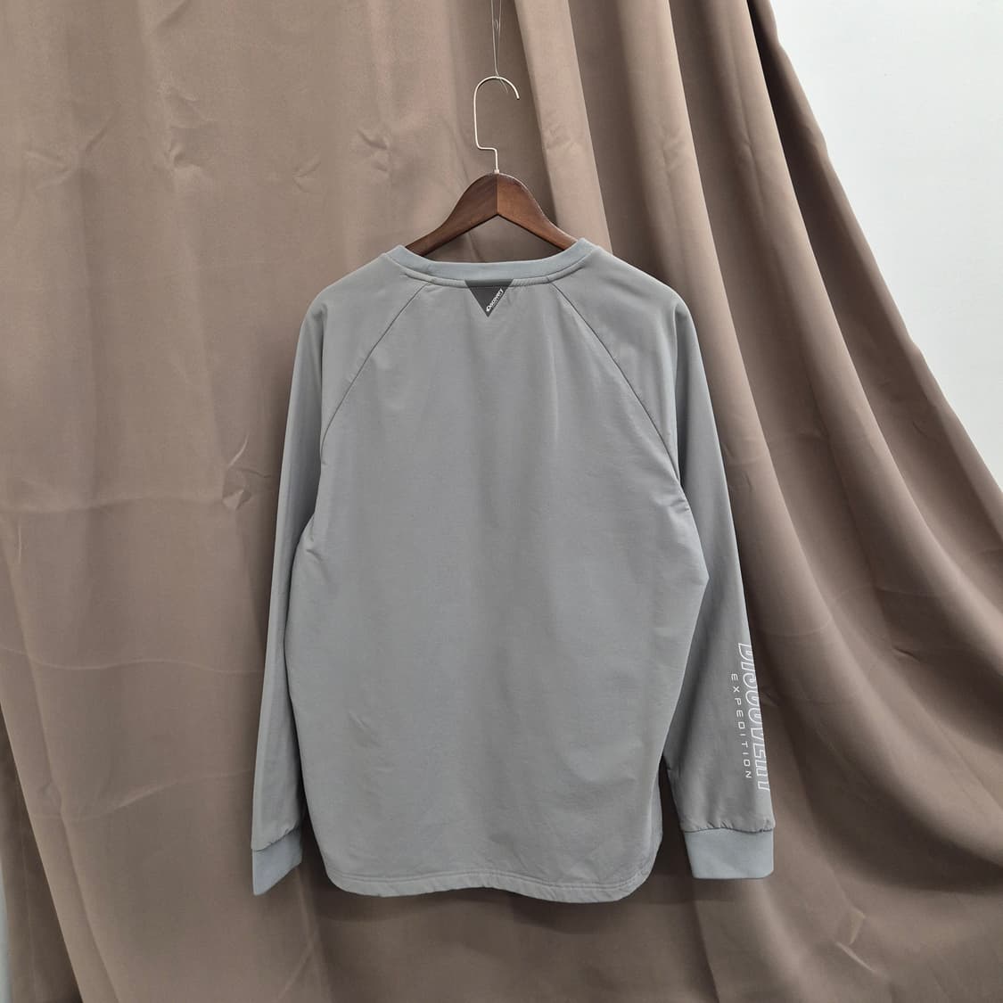 디스커버리 우븐 에센셜 트레이닝 맨투맨 티셔츠 105 상품이미지4