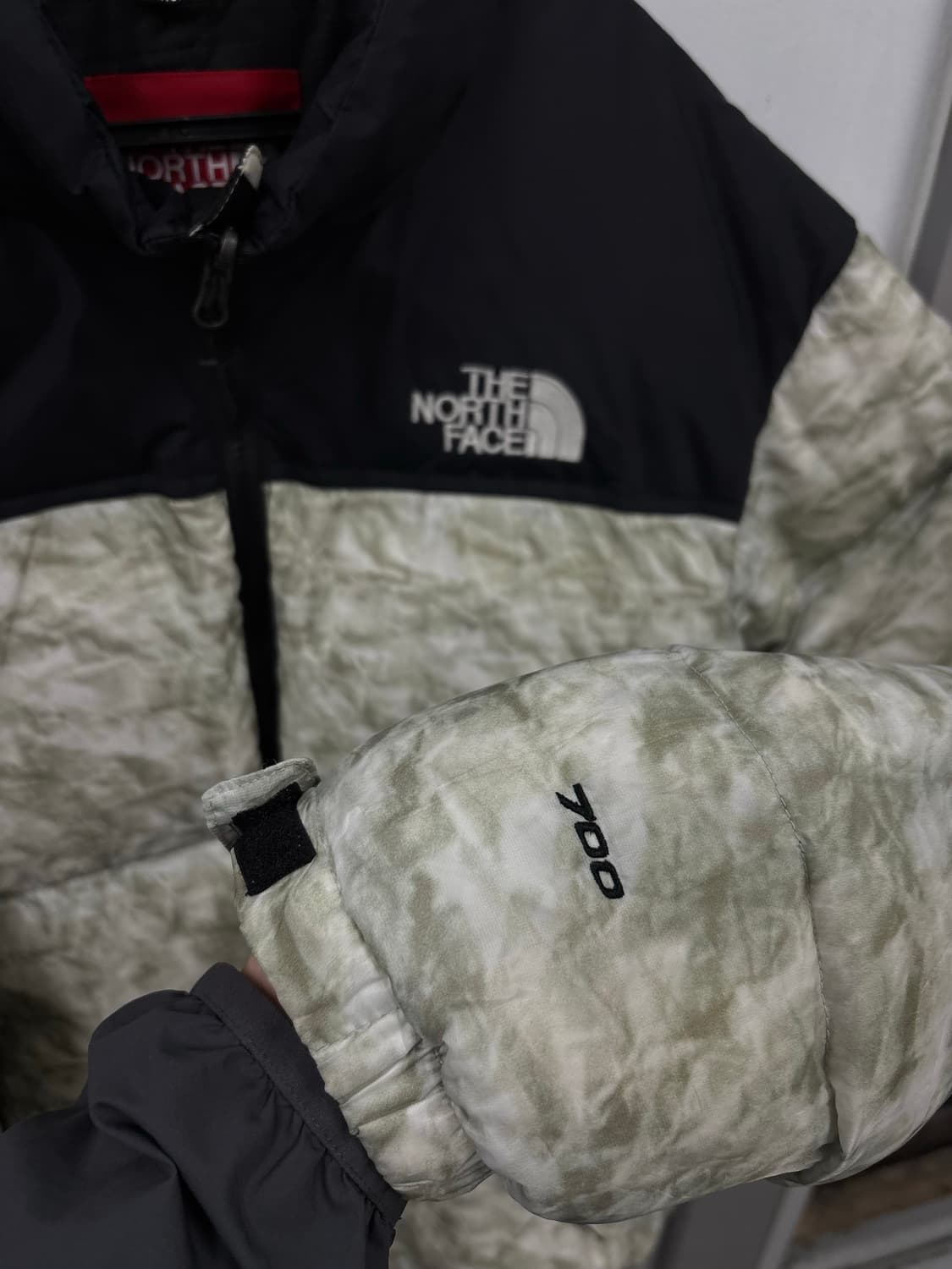 노스페이스x슈프림 페이퍼 프린트 다운패딩 상품이미지5