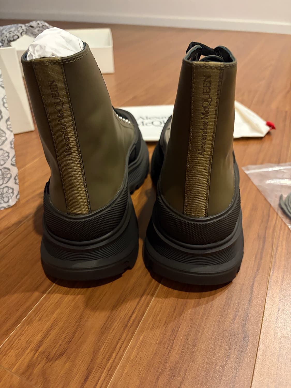 [새상품] 알렉산더 맥퀸 트레드 슬릭 부츠 42 상품이미지2