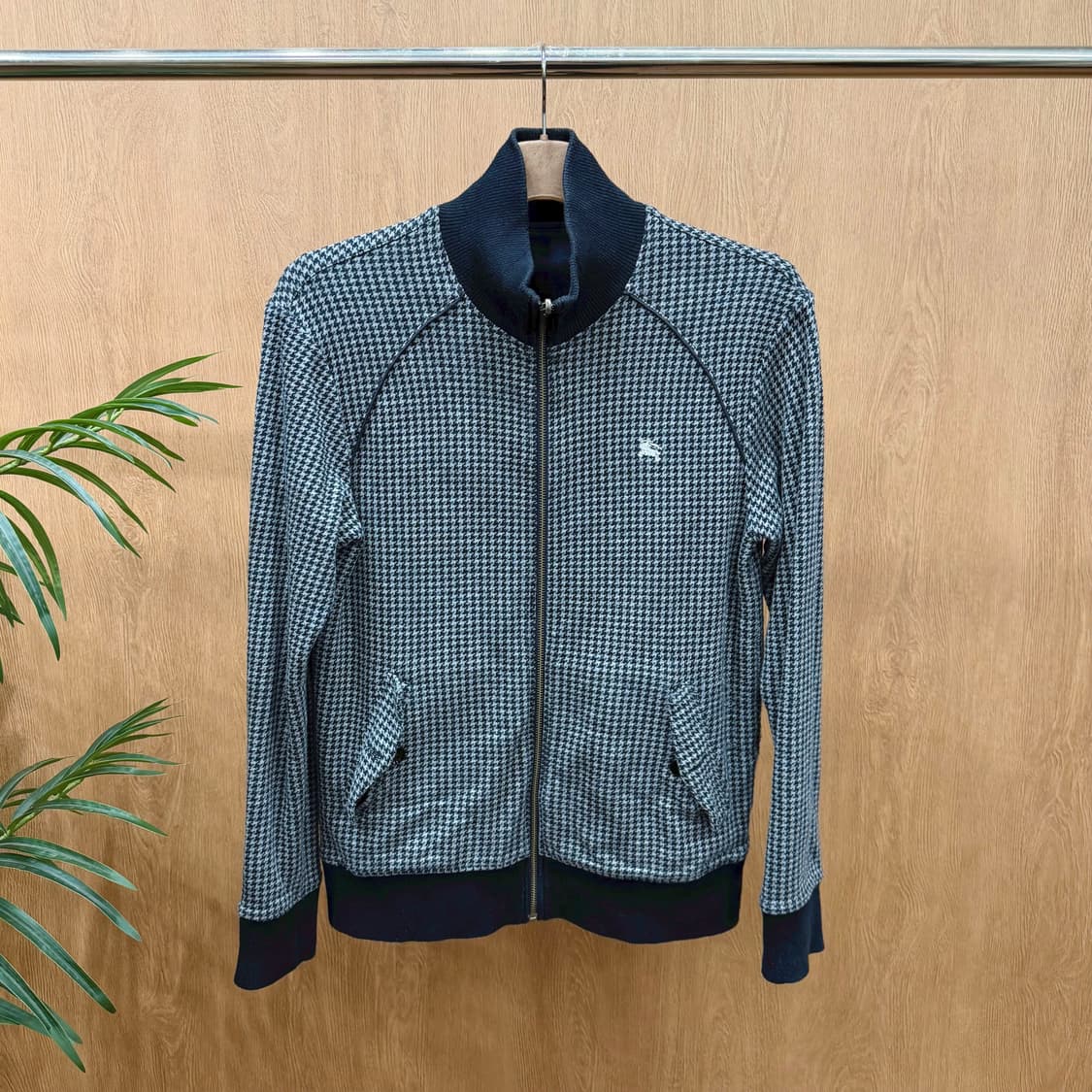 버버리 집업 자켓 하운드투스 패턴 리브 카라 포켓 디테일 블랙 상품이미지1