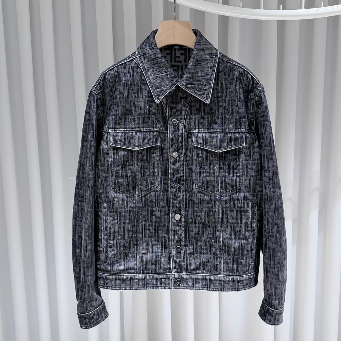 50 / 펜디 FF 로고 벨벳 데님 블랙 자켓 상품이미지1