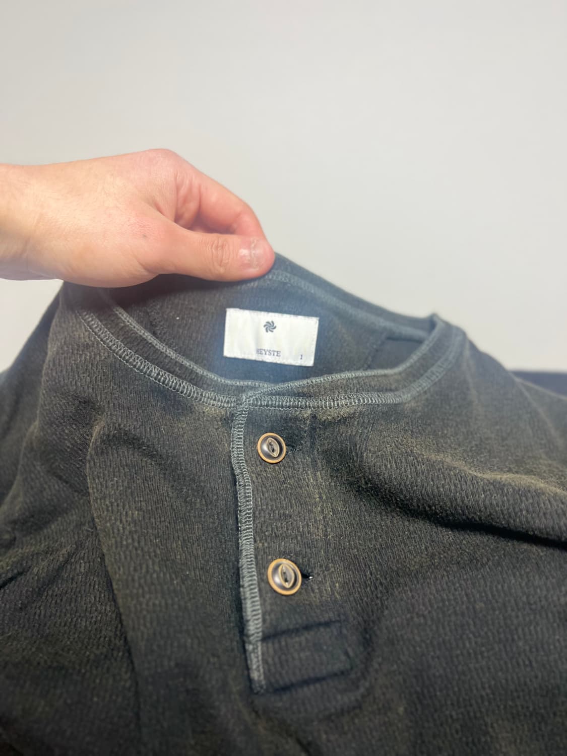 헤이스트 와플 니트 헨리 셔츠 빈티지 블랙(1사이즈) 상품이미지3