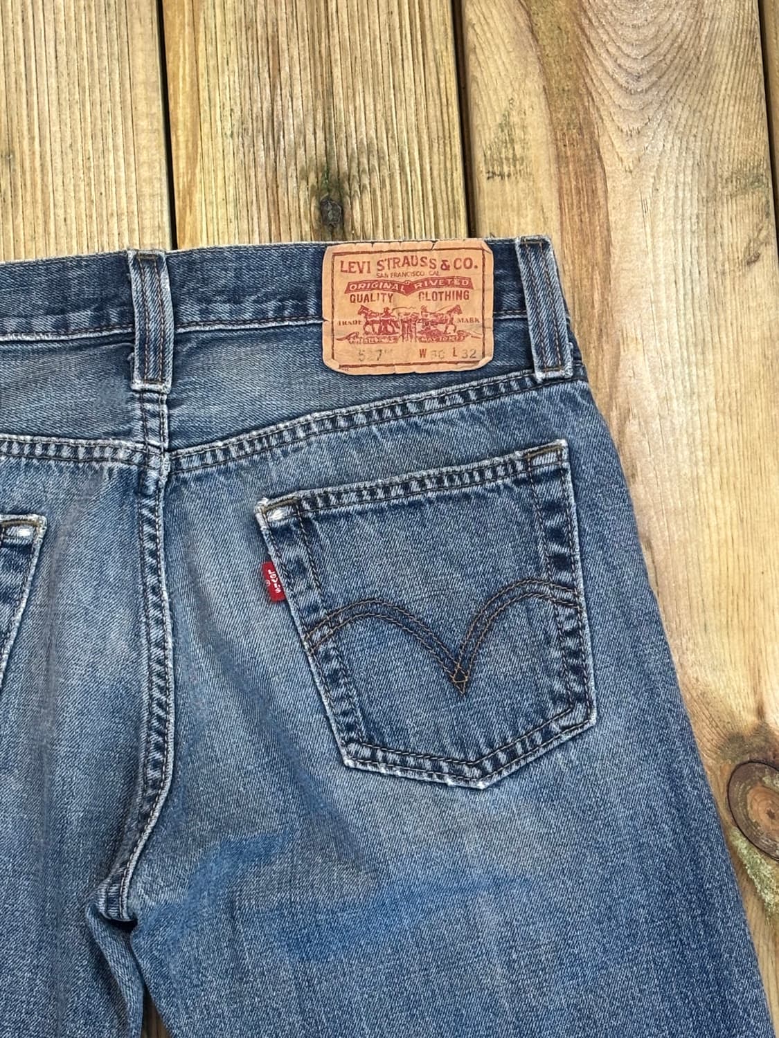 Levi’s 527 로우 부츠컷 데님 팬츠 연청 워시  상품이미지8