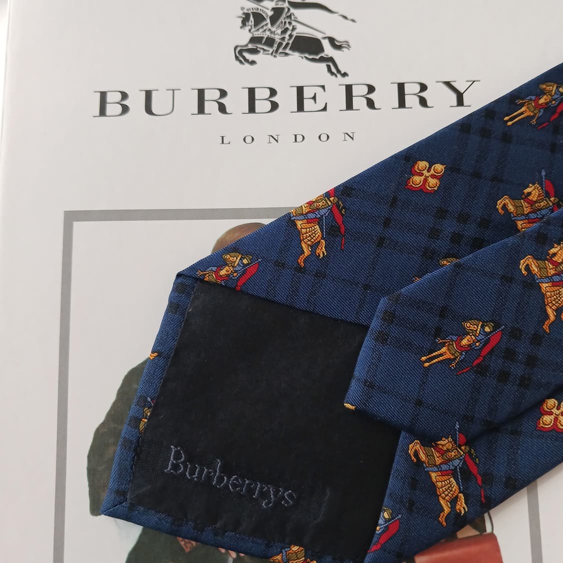 버버리 실크 블루 기사 패턴 넥타이 9.4cm A-~B등급 A19058
 상품이미지6