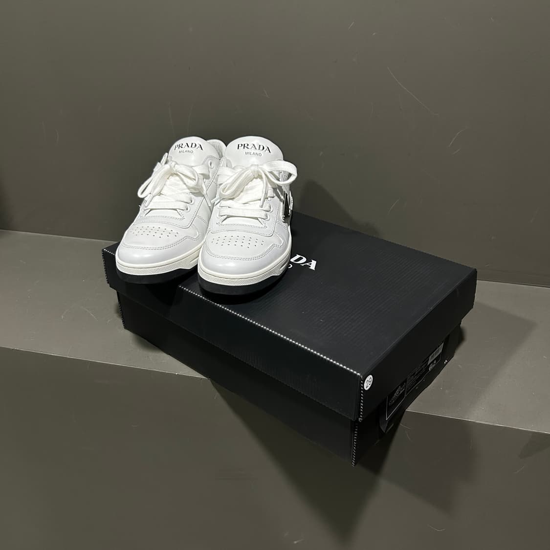 프라다 다운타운 퍼포레이티드 스니커즈 상품이미지6