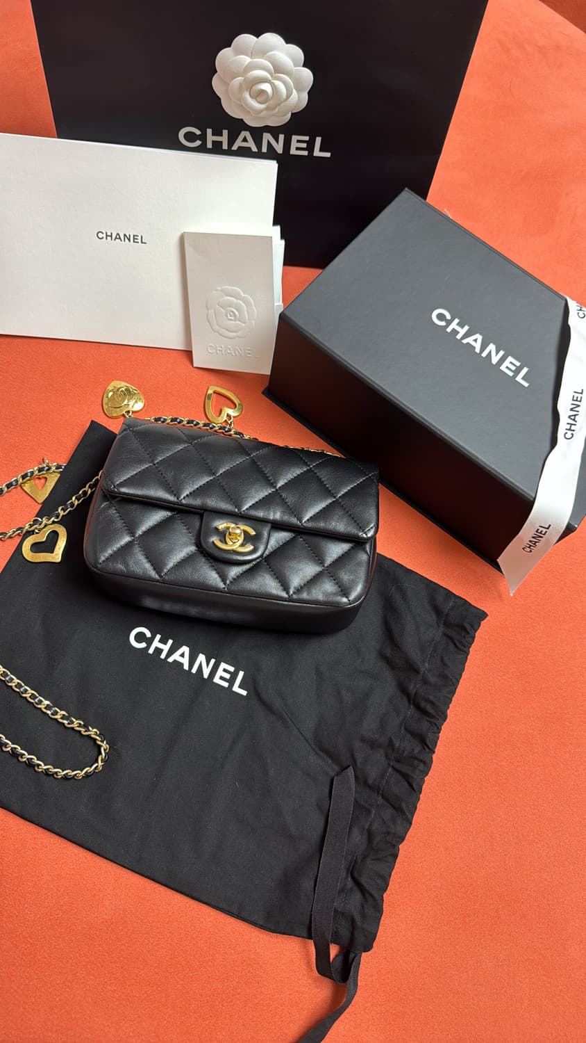 샤넬 클래식 하트참 미니 플랩백 블랭 상품이미지1