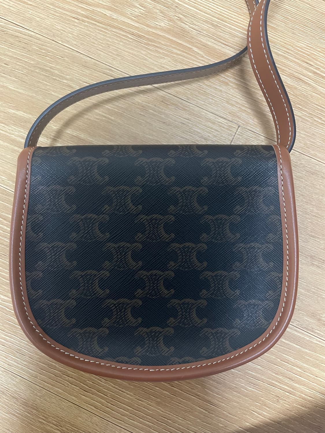 셀린느 트리옹프 캔버스 & 카프스킨 미니 베사체 탄 상품이미지4