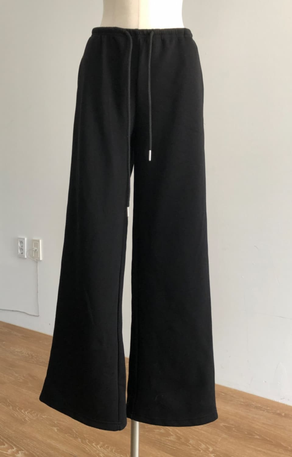 이사야클로딩 블랙기모팬츠 상품이미지1