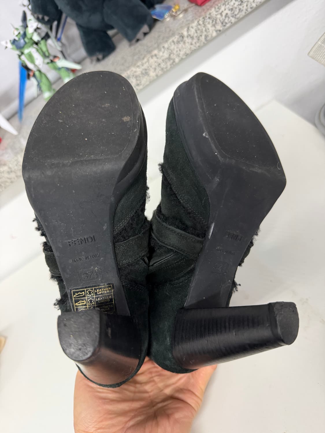 정품) 펜디 여성 스웨이드 블랙 숏 부츠 37.5 상품이미지10