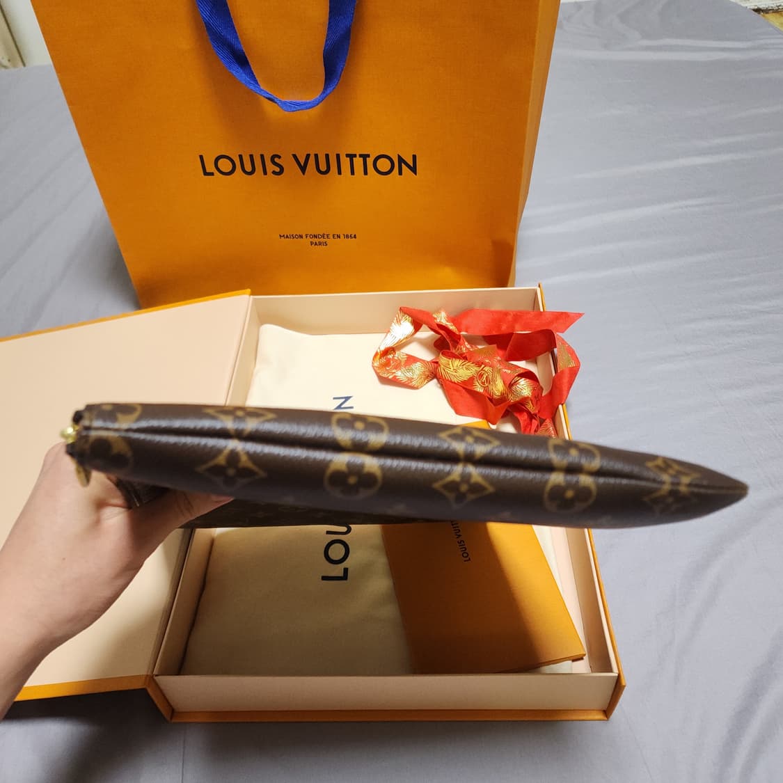 [새상품급]루이비통 에튀보야주 MM 클러치 브라운 상품이미지4