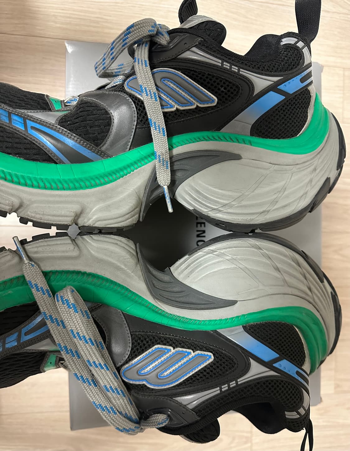 [42] 발렌시아가 10xl 스니커즈 런웨이 상품이미지2