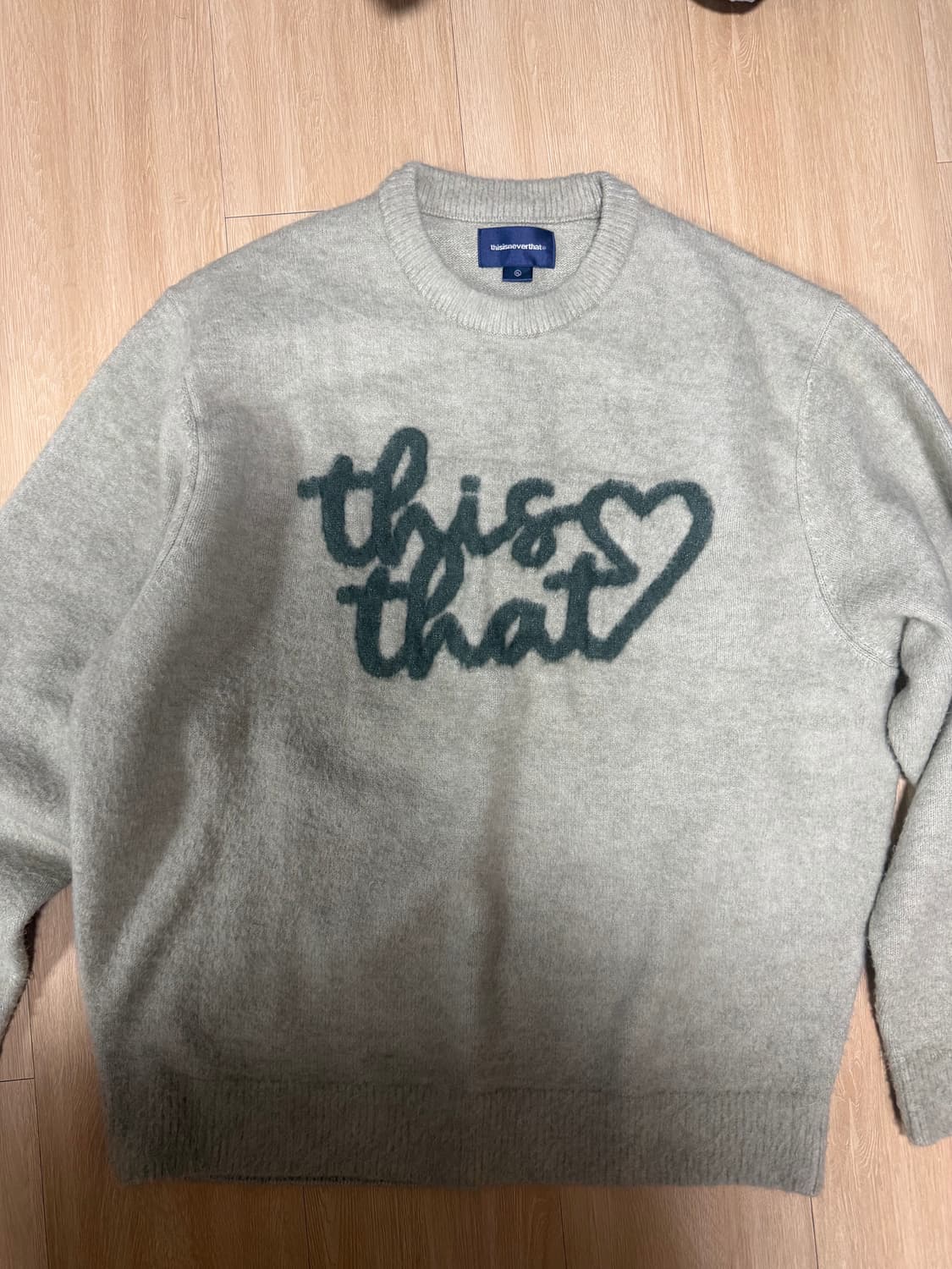 디스이즈네버댓 heart logo knit sweater sand 상품이미지3