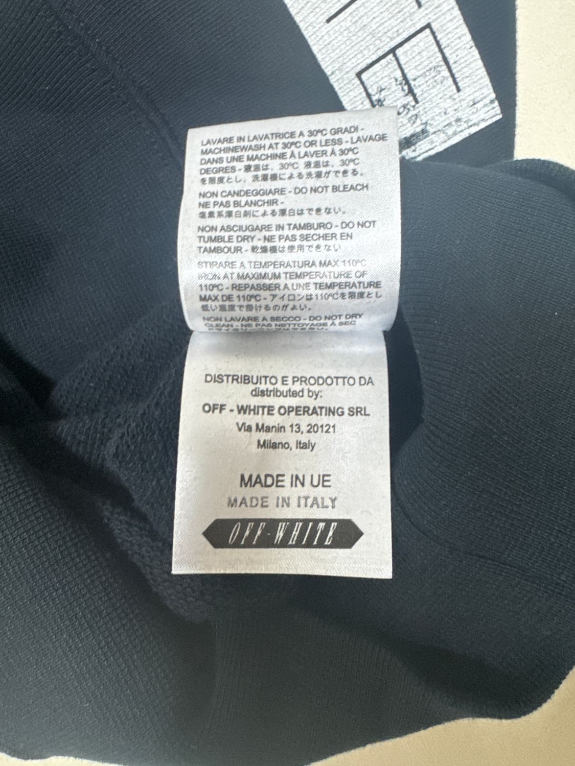 오프화이트 맨투맨  상품이미지4