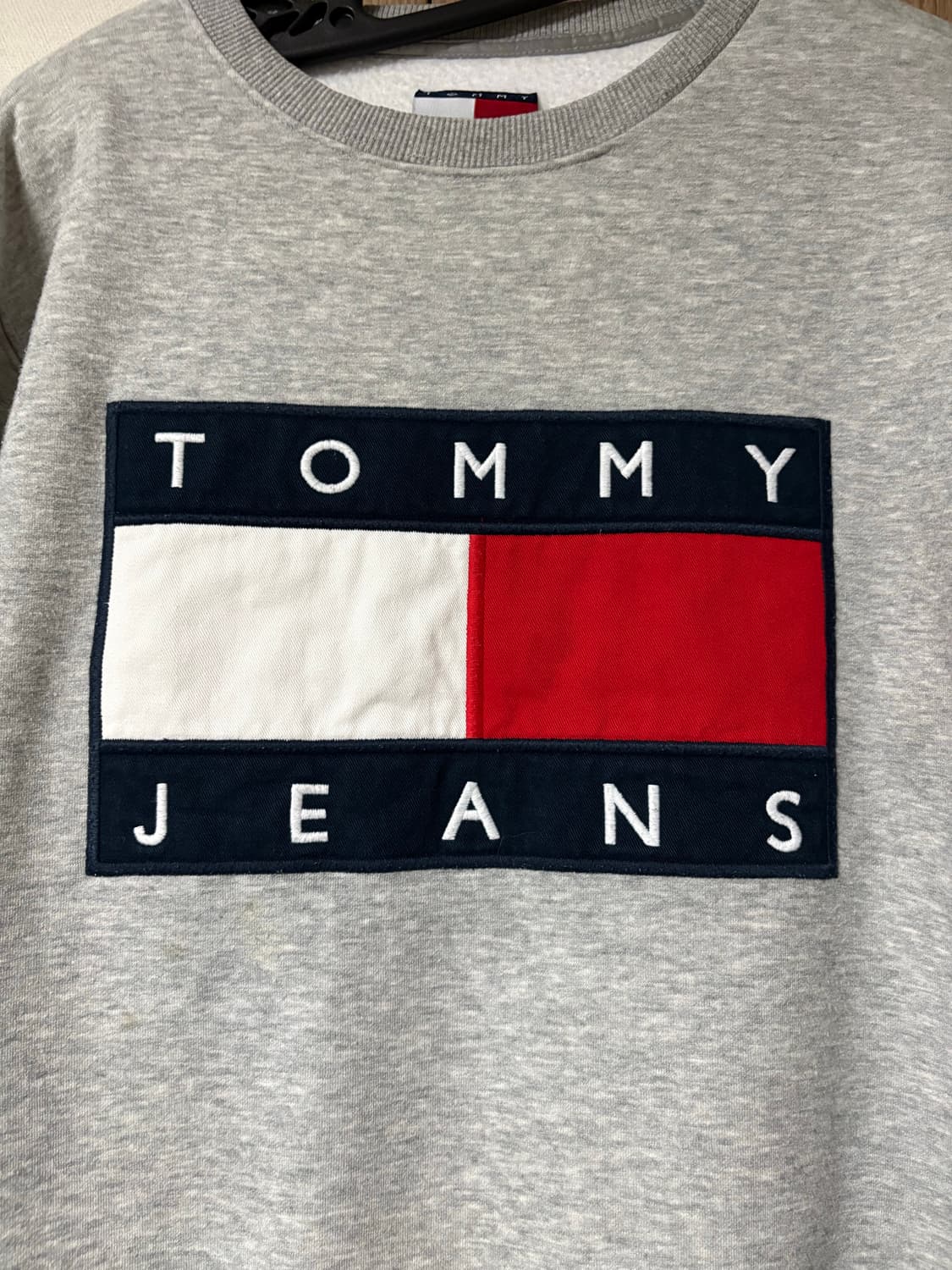 타미힐피거 진스 플래그 로고 맨투맨 그레이 M 상품이미지3