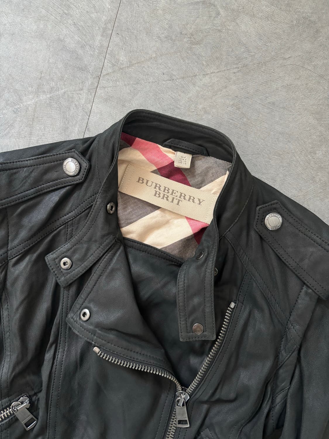 Burberry 버버리 브릿 블랙 레더 크롭 자켓 상품이미지9