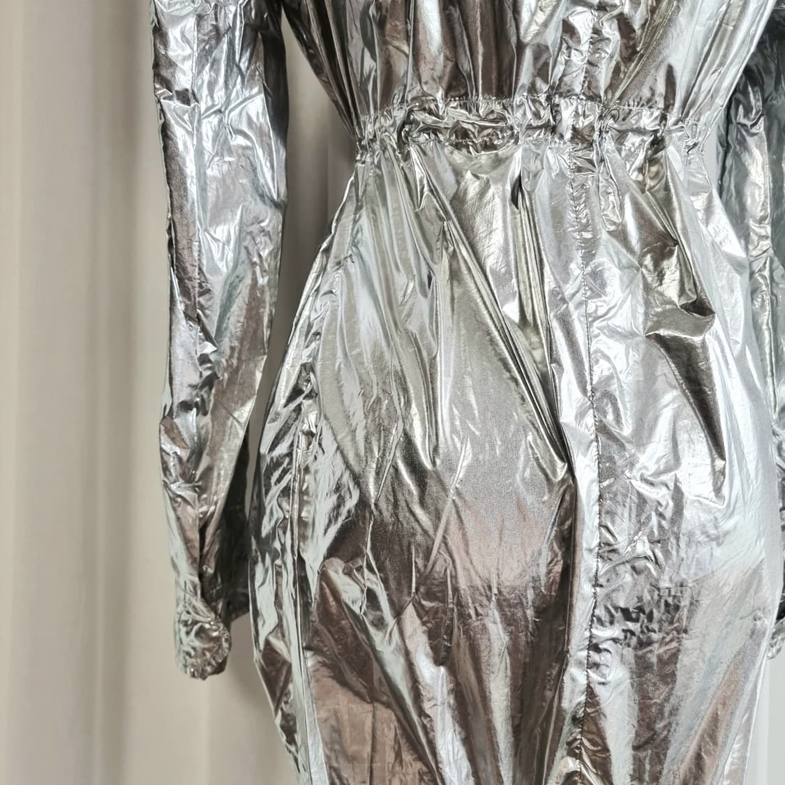 토리버치 메탈릭실버 나일론100 롱 바람막이 점퍼 자켓 (55) 상태최상 상품이미지8