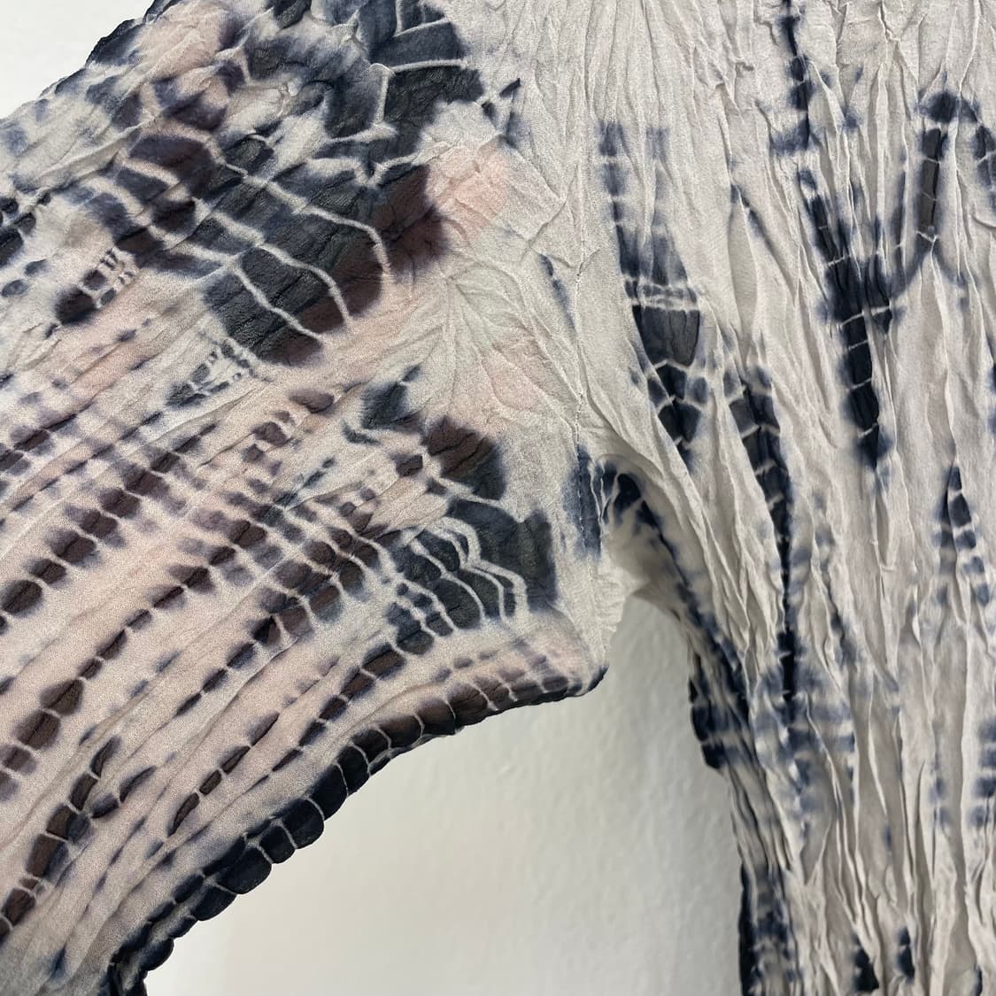 Shadow Tie-Dye Crinkle Top 상품이미지3