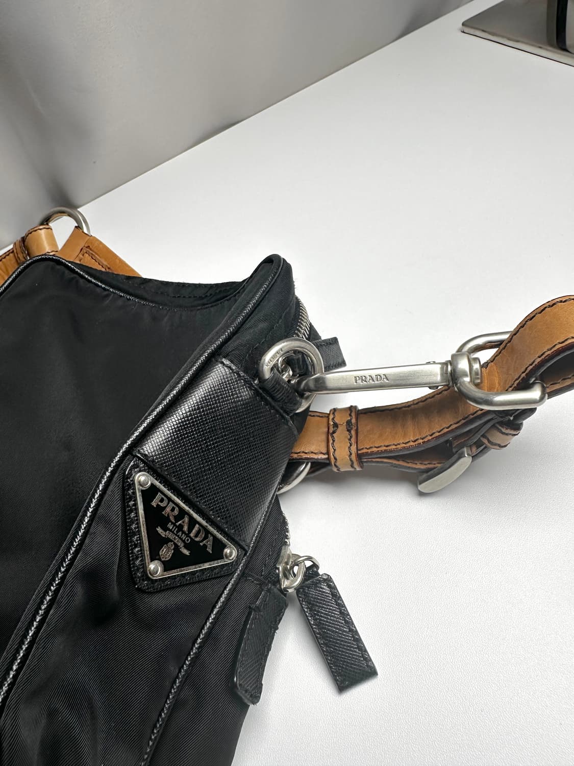 프라다 나일론 & 사피아노 레더 미니 숄더 토트 블랙 상품이미지2