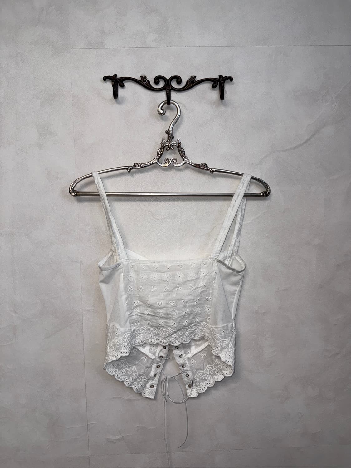 White floral punching eyelet 레이스업 슬리브리스 상품이미지5