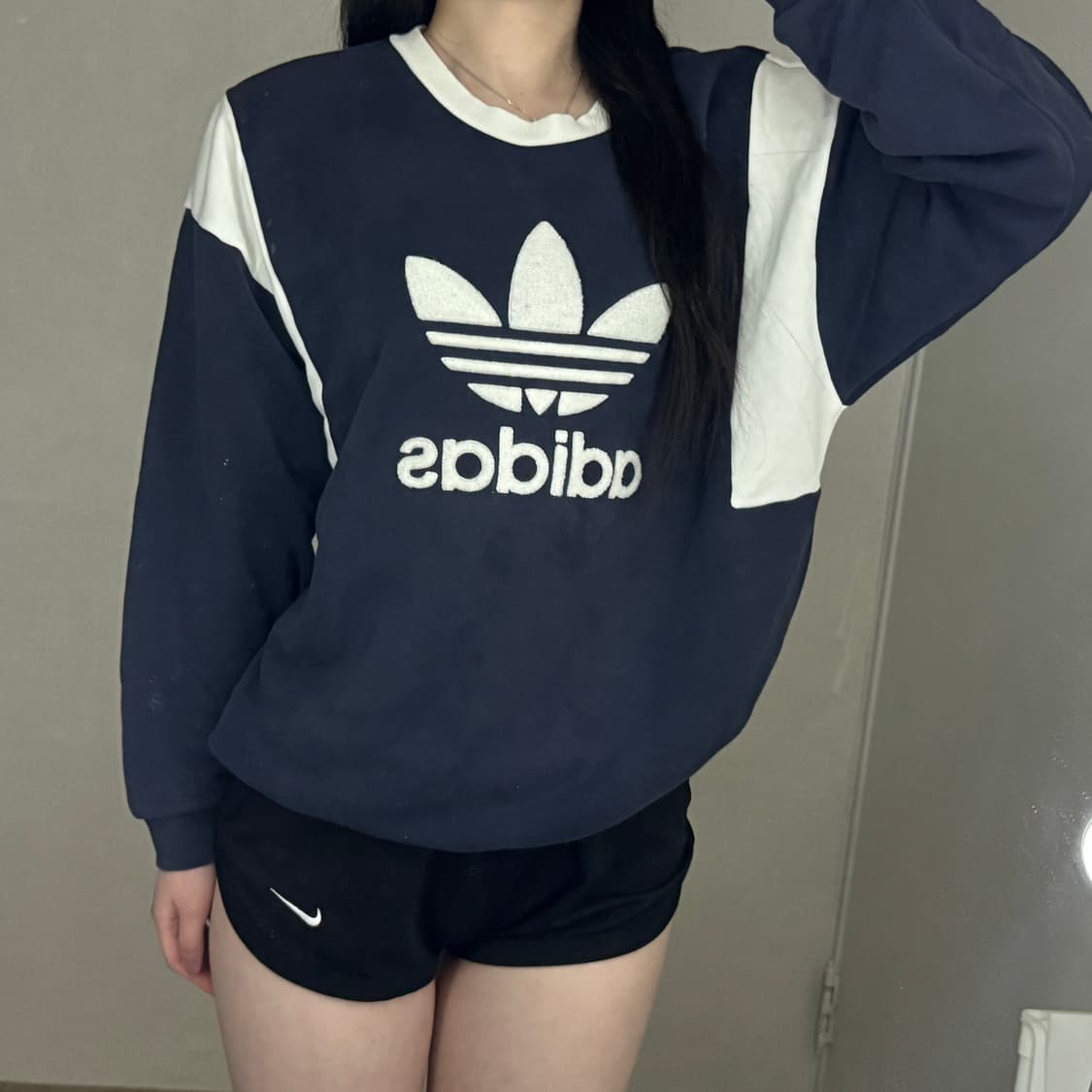 아디다스 불꽃 파이어버드 배색 네이비 화이트 맨투맨 상품이미지2
