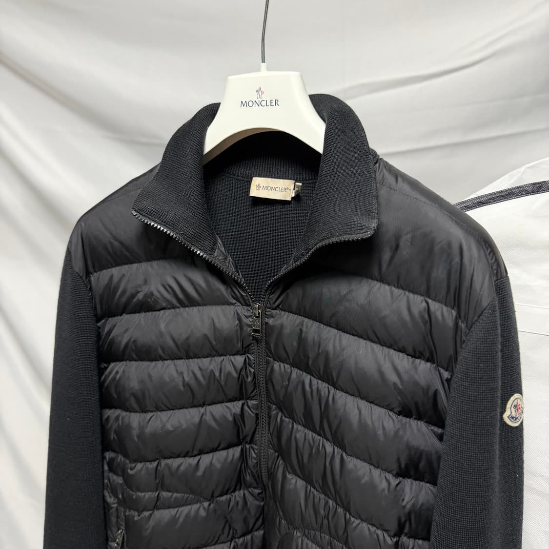 [L/새상품급] 22FW 몽클레어 니트패딩 김현우 니트패딩 트리콧 상품이미지3