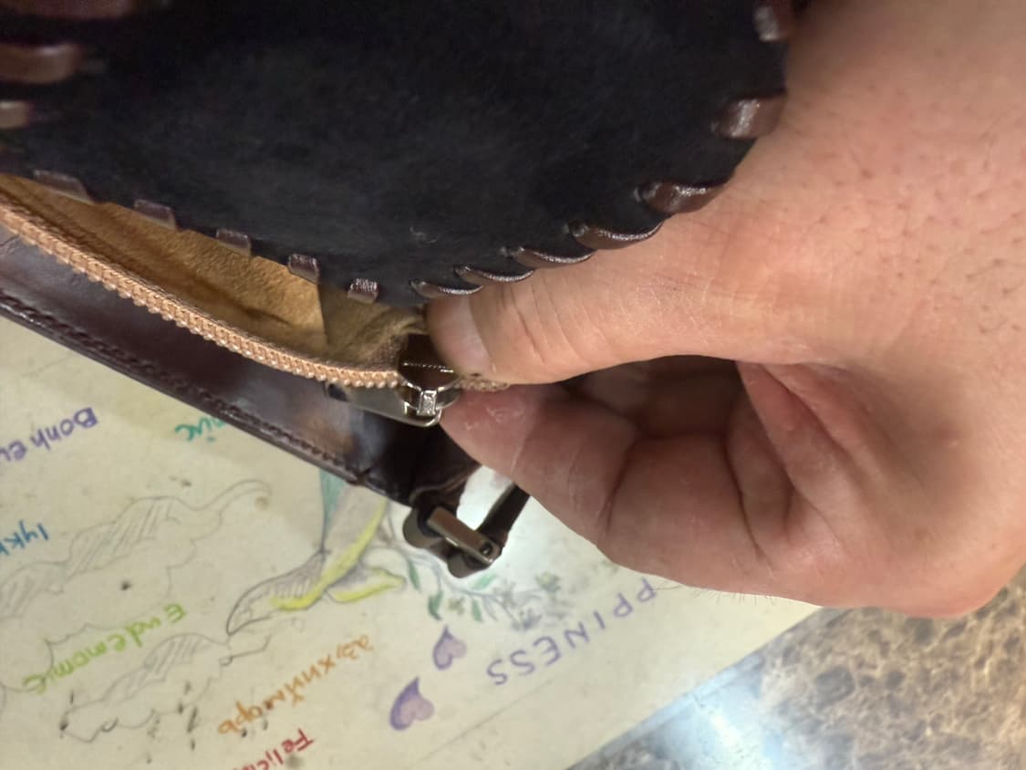 정품 페레가모 스웨이드 숄더백 팝니다 상품이미지9