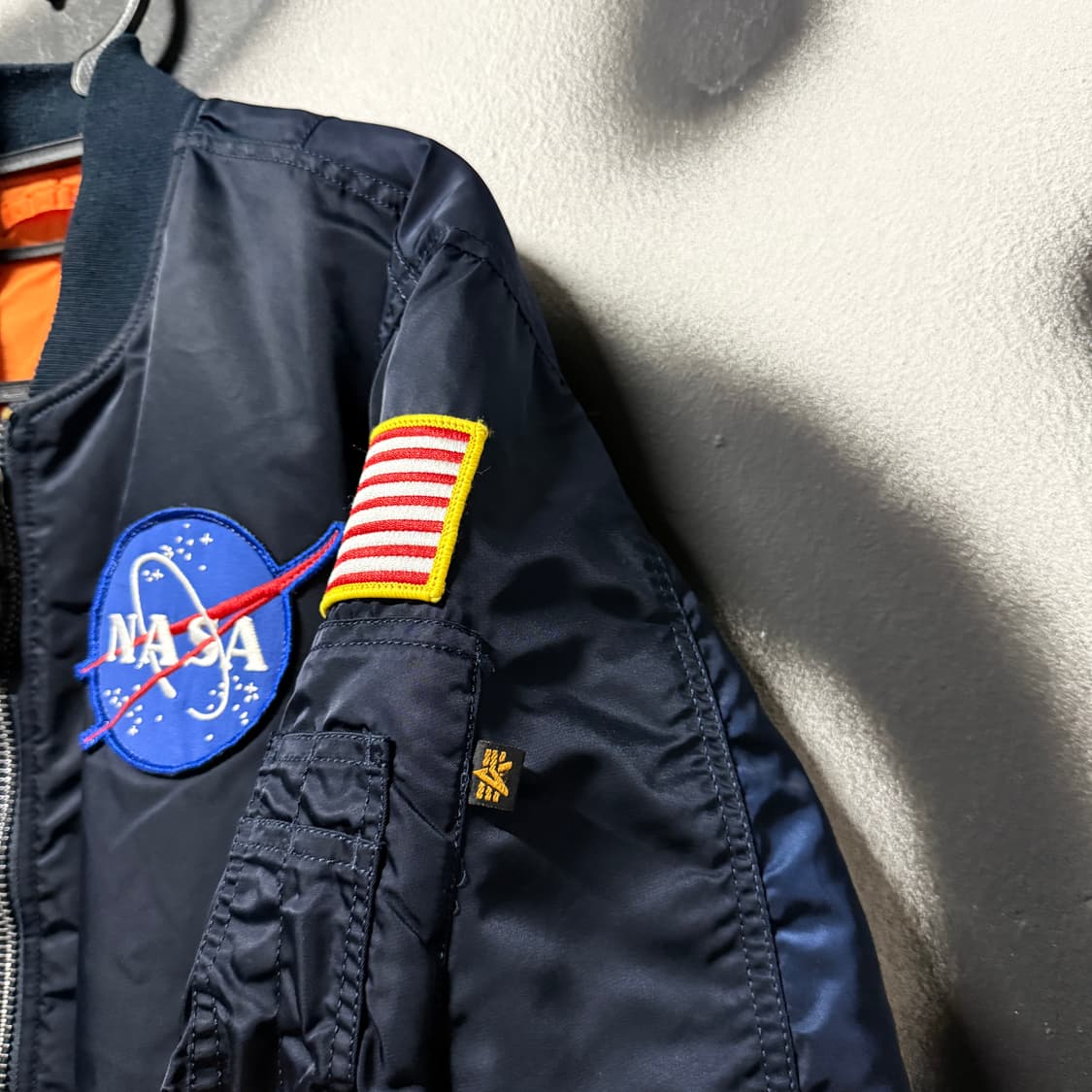 알파인더스트리 x 나사 풀 패치 리버시블 Ma-1 플라이트 봄버 자켓 상품이미지5