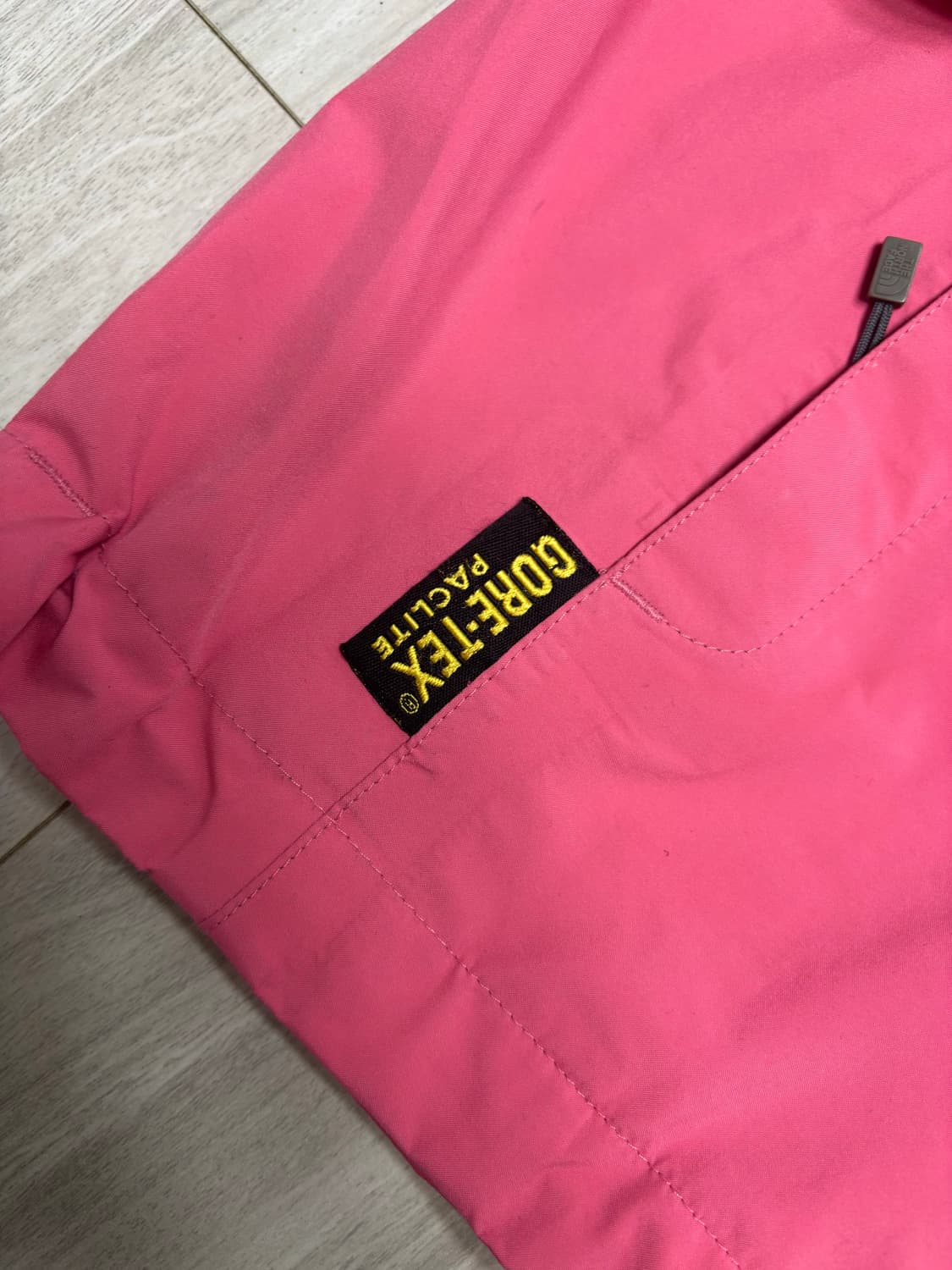 노스페이스 핑크 바람막이 고어텍스 상품이미지5