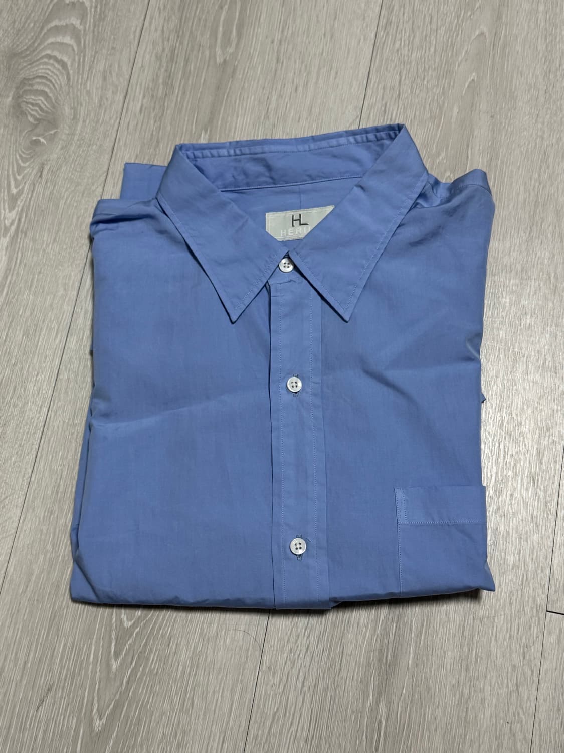 헤릴 수빈코튼 레귤러 카라 셔츠 sax 3사이즈 상품이미지1